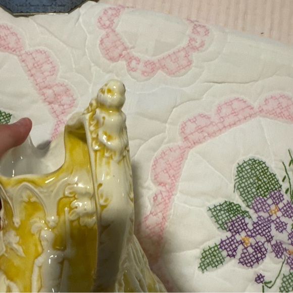 Yellow & White  - Jousting Scene Pitcher Signed MP - Picture 5 of 9